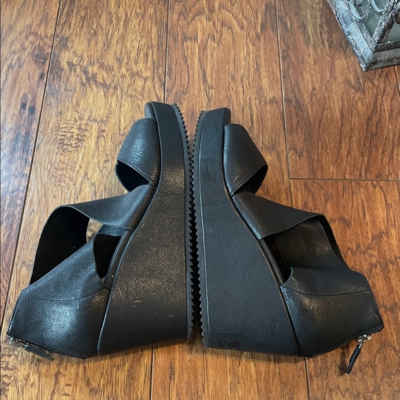 Eileen Fischer Witty Crisscross Wedge Leather Sandal Black Size 7 - Picture 6 of 9
